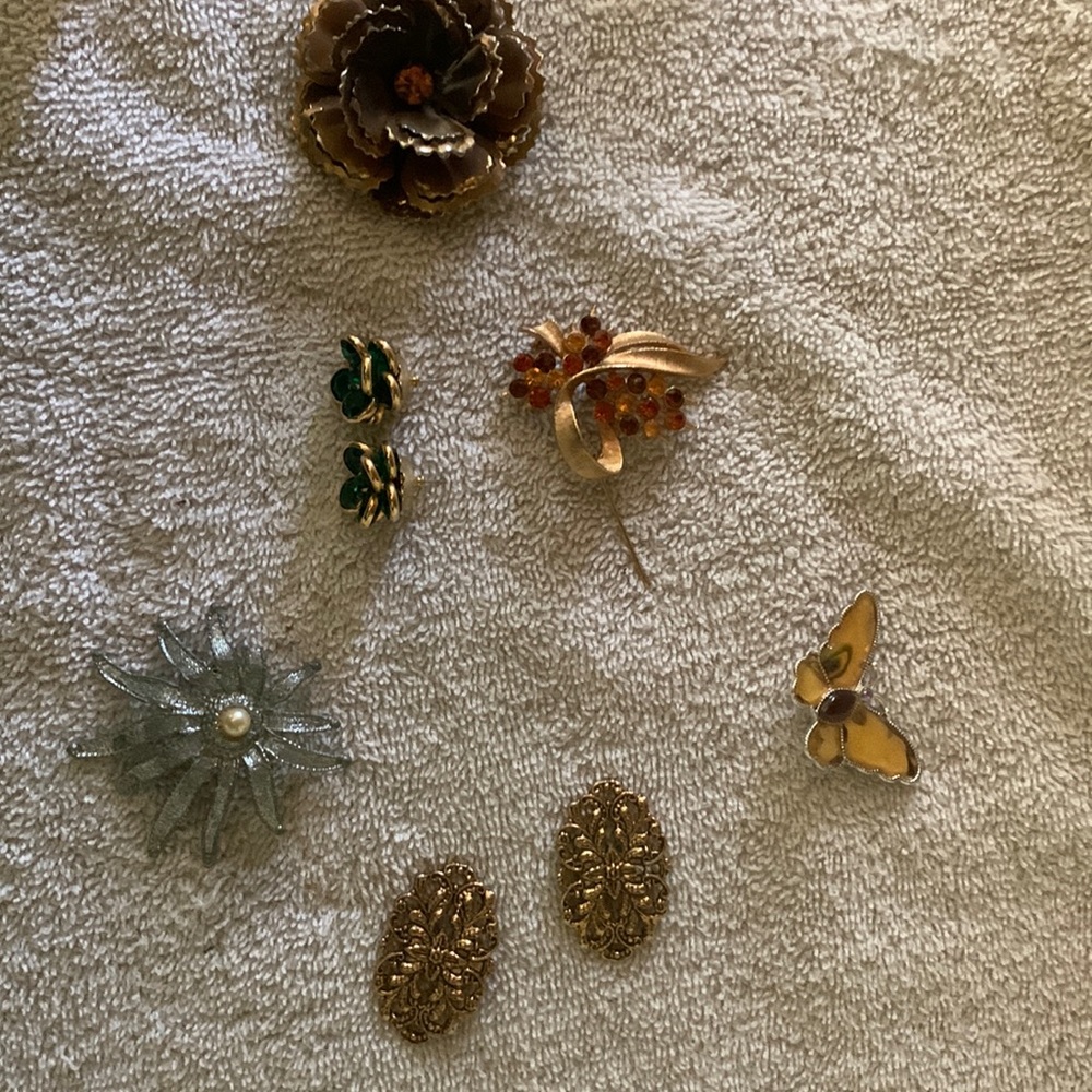 Antique jewelry.  Very pretty. Selling all together